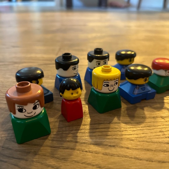 Nine (9) vintage Duplo people (including one first version!!!) - Picture 4 of 4
